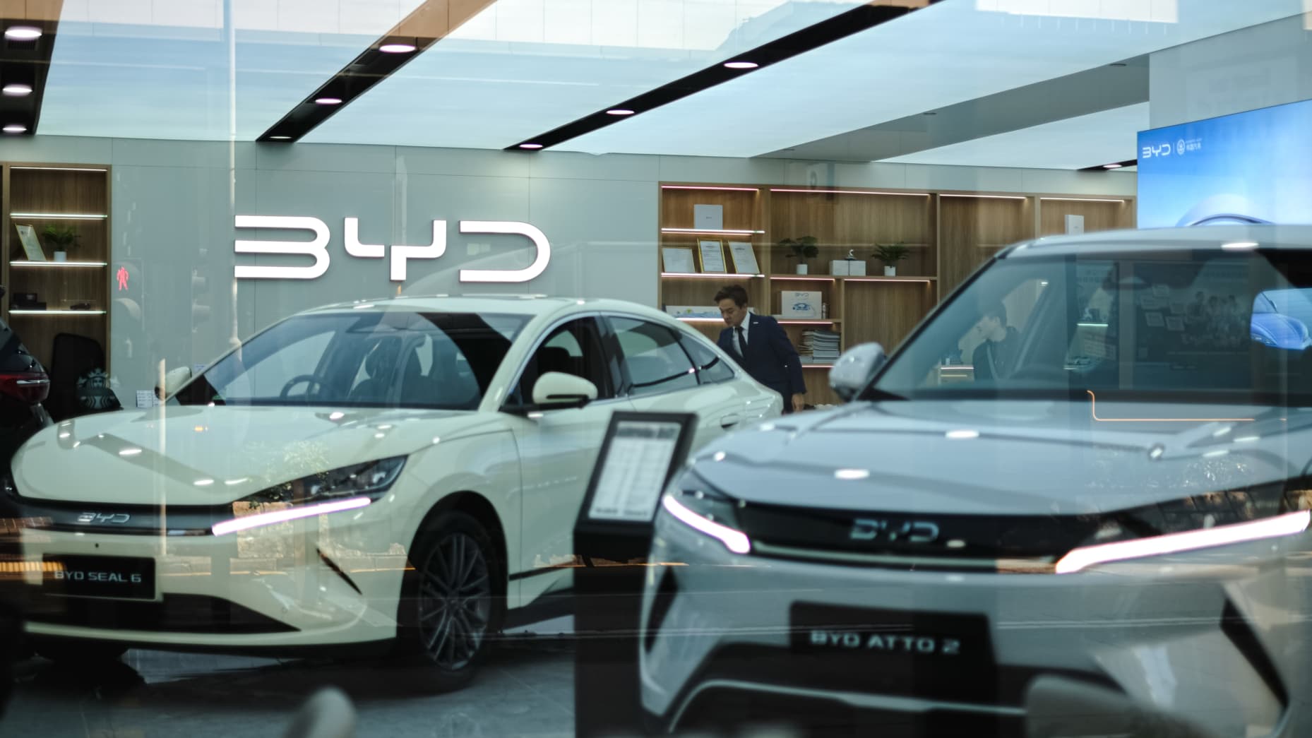 HONG KONG, CHINA - JANUARY 05: A general view of the BYD Auto showroom on January 5, 2026, in Hong Kong, China. (Photo by Sawayasu Tsuji/Getty Images)