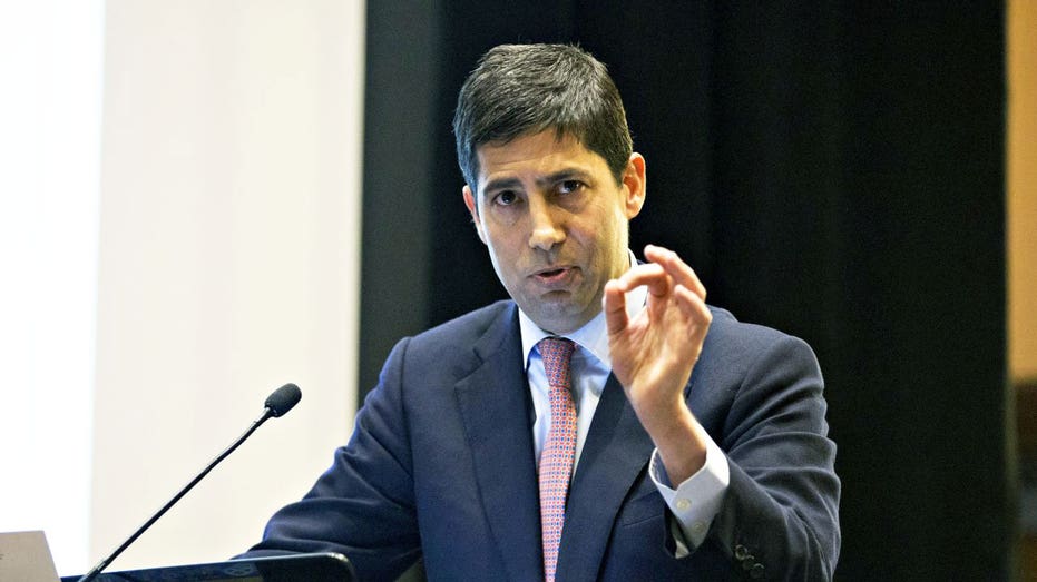 Kevin Warsh speaking at an event.
