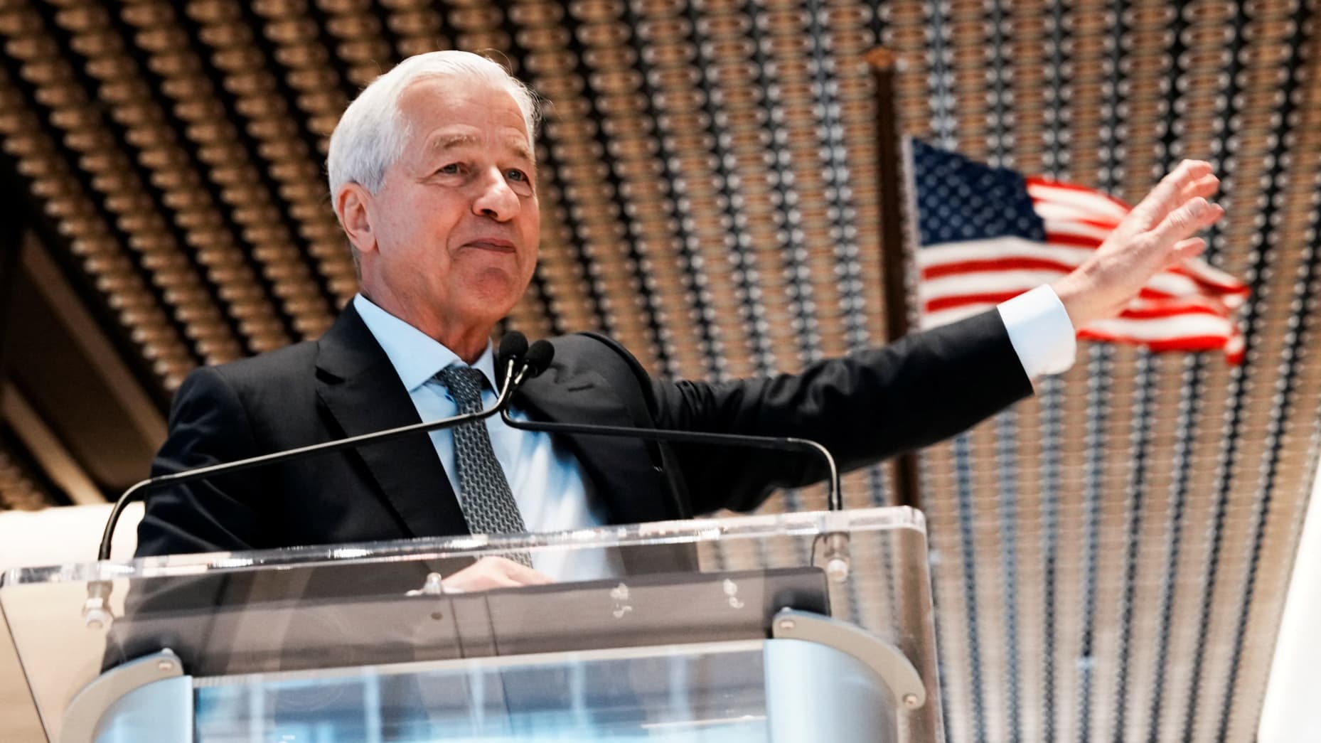 Jamie Dimon, Chairman and Chief Executive Officer of JPMorgan Chase & Co., delivers his remarks during the ribbon-cutting ceremony opening at the firm's new headquarters at 270 Park Avenue, in New York City, U.S., October 21, 2025.   REUTERS/Eduardo Munoz